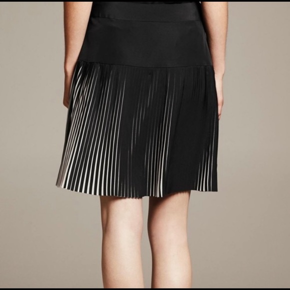 Banana Republic Monogram Black Pleated Dress 4 - Picture 2 of 8
